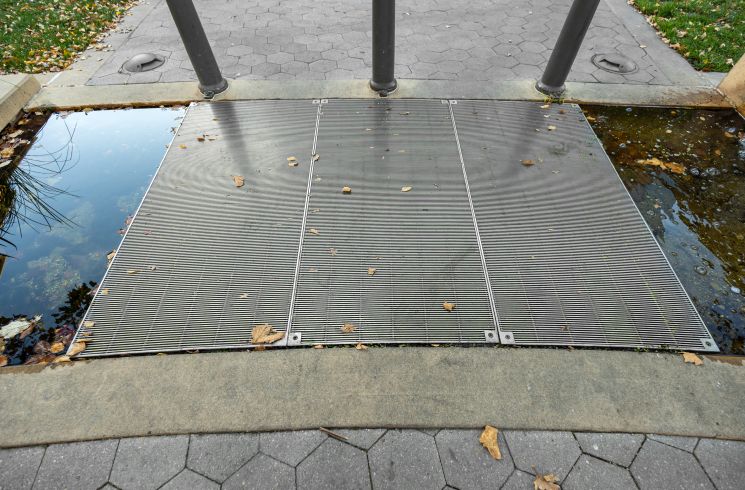 anti-slip pedestrian bridge